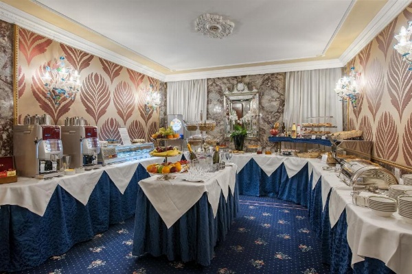 Hotel Montecarlo image 10